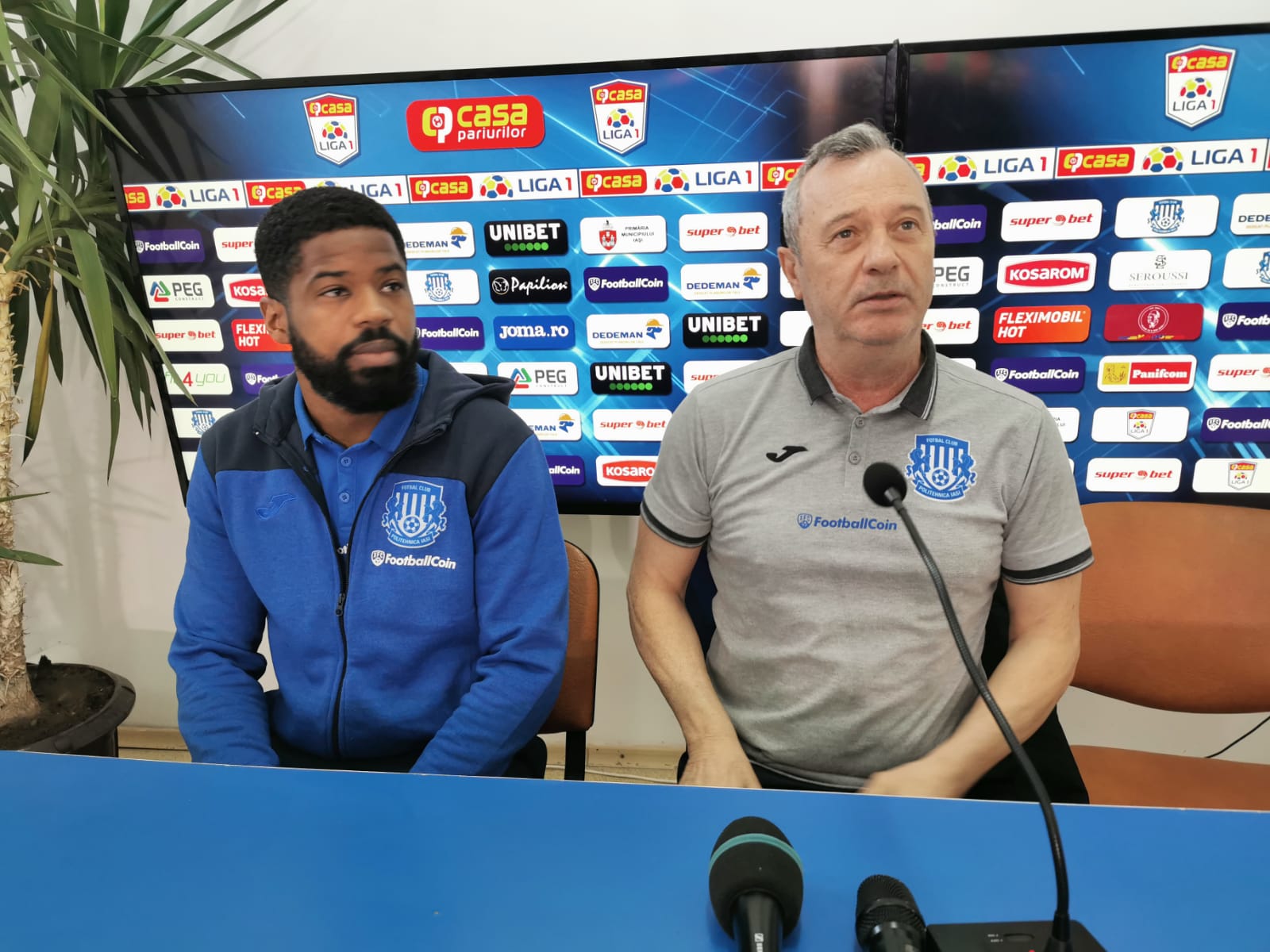 Înregistrarea integrală a conferinței de presă înaintea meciului cu Universitatea Craiova