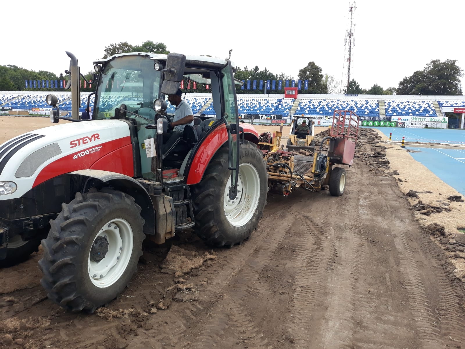 Au început lucrările la stadionul 